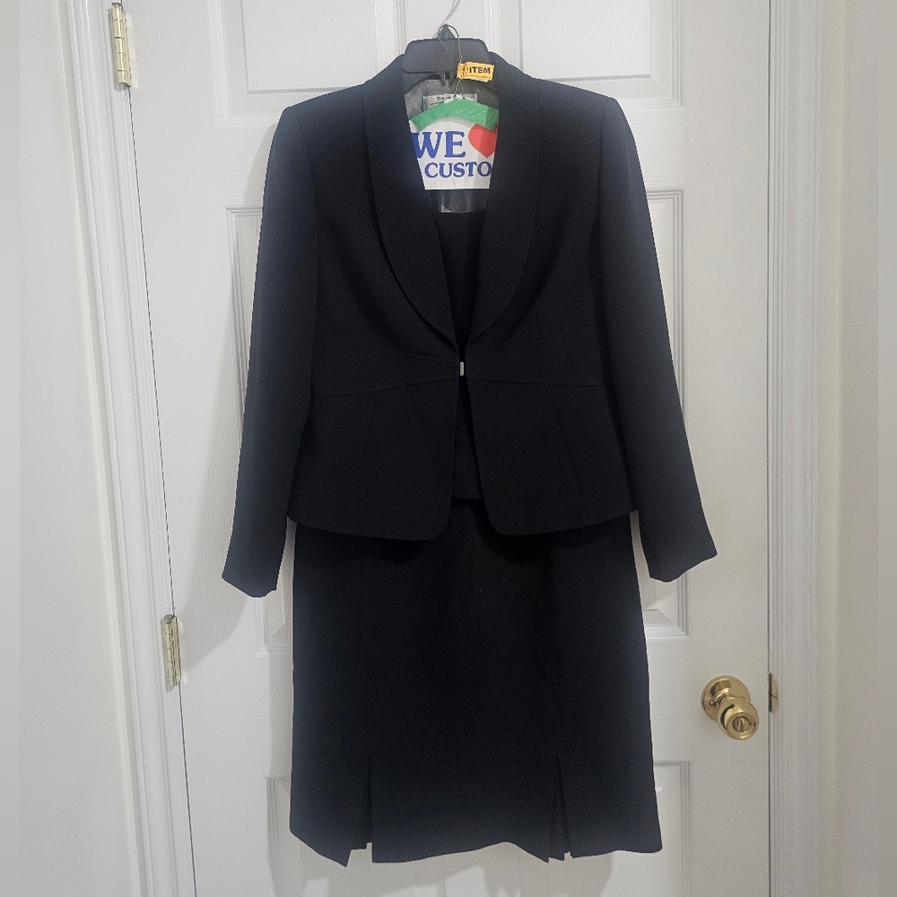 Tahari Classic Women’s 3-Piece Suit Set